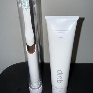 BRAND NEW QUIP Sonic Electric Toothbrush Gold Copper & Fluoride Toothpaste Mint